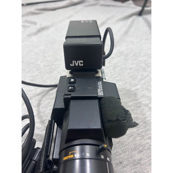 JVC Color Video Camera with TV Zoom Lens Model GX-N7U - Picture 3 of 9